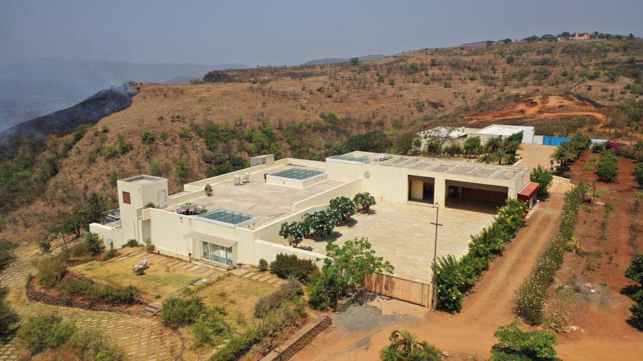 Ama & Trails Cliffs Edge Sangrun, Khadakvasla Villa *
