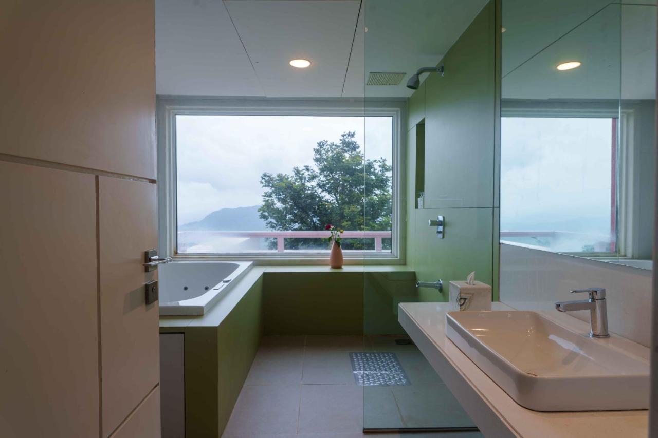 Ama & Trails Cliffs Edge Sangrun, Khadakvasla Villa