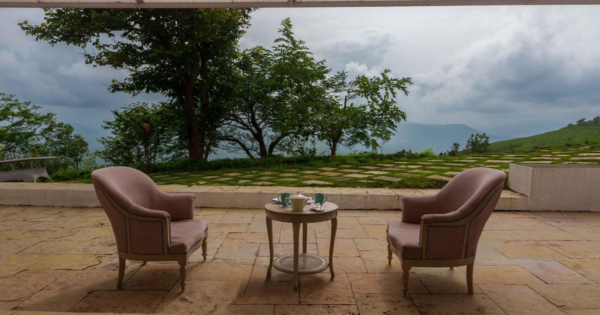 Ama & Trails Cliffs Edge Sangrun, Khadakvasla Villa *